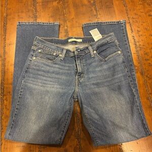 Women’s Levi’s jeans